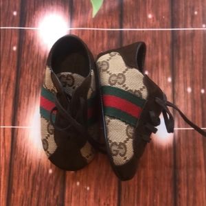 Authentic infant Gucci shoes size 17 / 1.5 US
